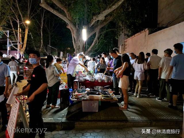 520爱的传递：女生以花为媒，夜市创新摆摊记